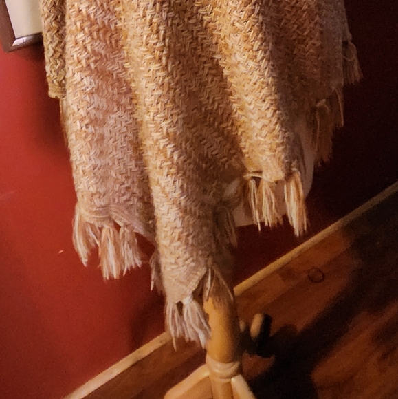 Shawl - Picture 2 of 3